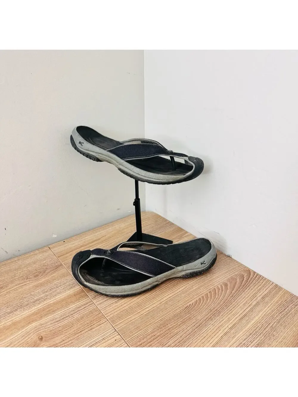 Keen Black Thong Sandals Men’s Size 9